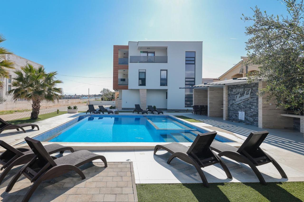 Resort Mirakul Ii. Vir Exterior foto